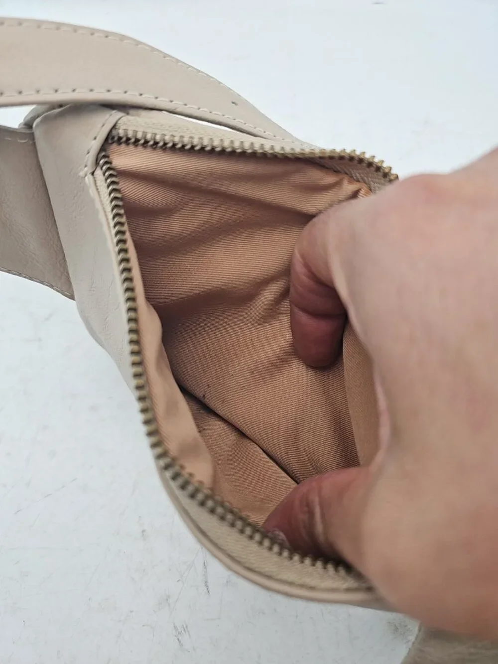 MANDRN Beige Leather Belt Bag